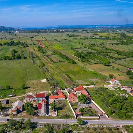 Дом отдыха Awesome In With Wifi